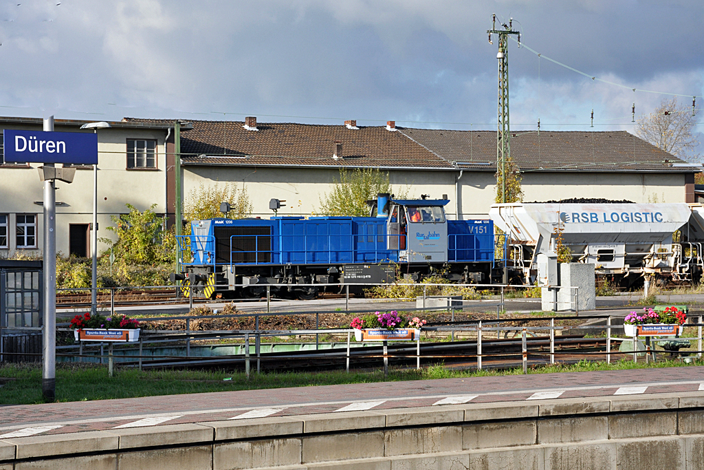 MaK 1206 (275 118-8) der Rurtalbahn mit Schüttgutwagen  RSB Logistic  im Bf Düren - 13.11.2013