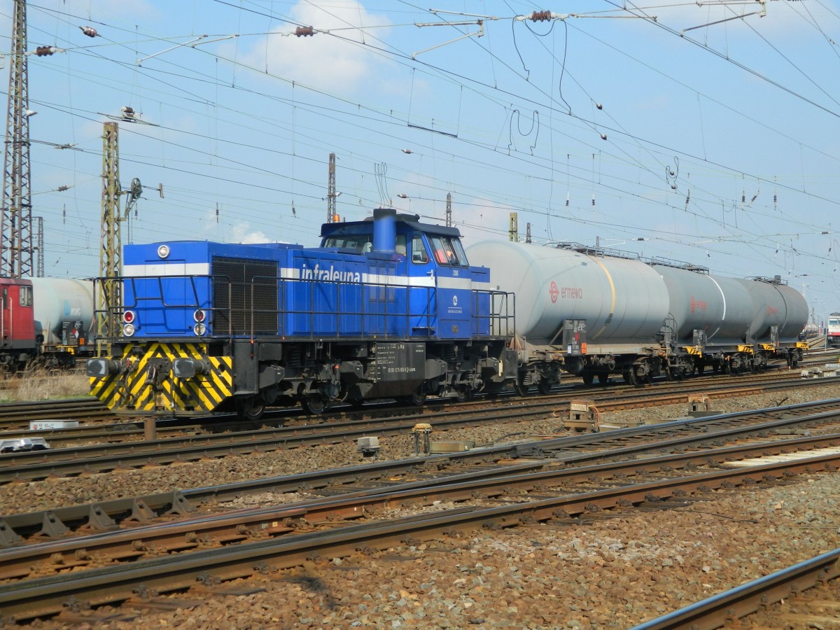 MaK G 1206 InfraLeuna 206 - mit drei Kesselwagen am 26.03.2014 in Großkorbetha.  