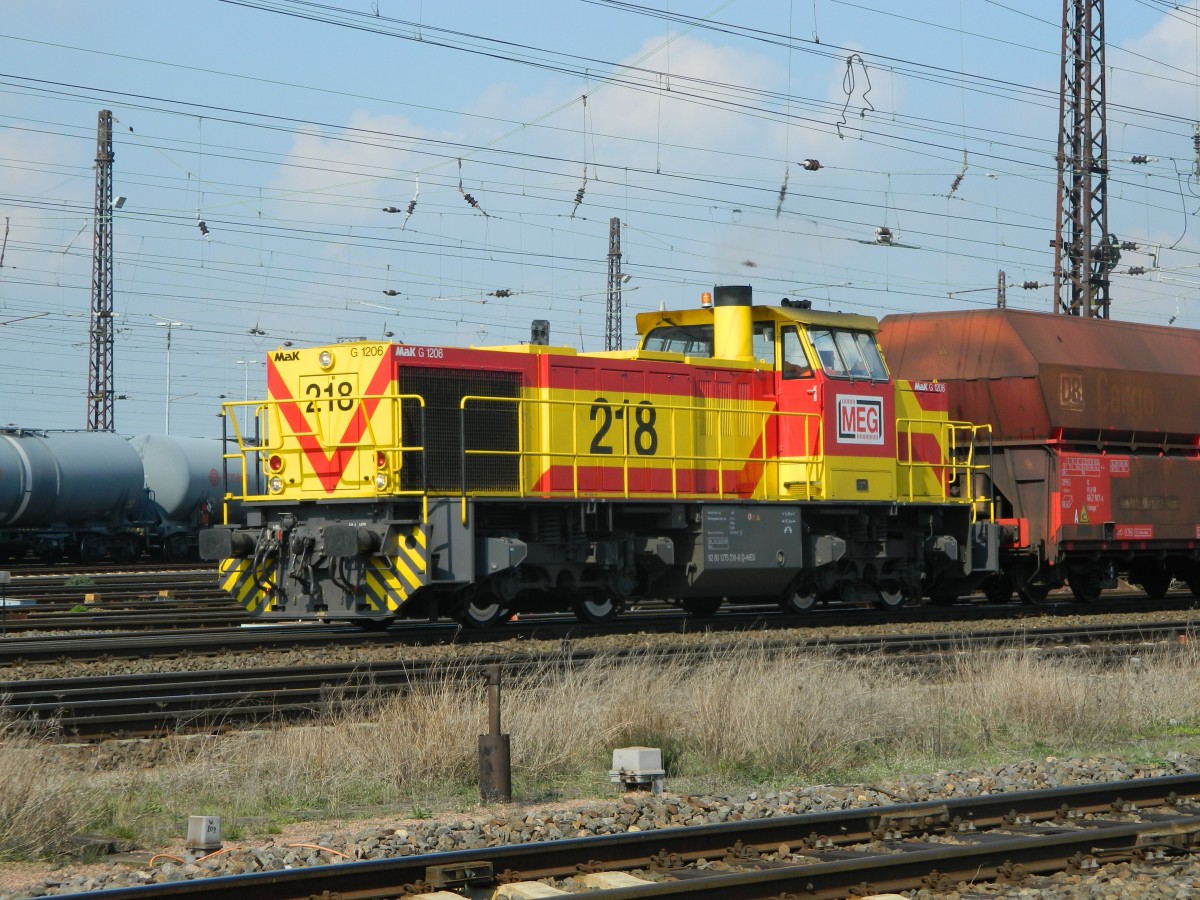 MaK G 1206 - MEG 218 durchquert den Bahnhof Großkorbetha in Richtung Tagebau Profen mit einem Kohlependel-Leerzug am 26.03.2014.