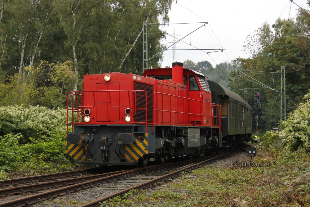 MaK G 1206 Railflex mit dem Pendelzug in Bochum Dahlhausen, September 2015.