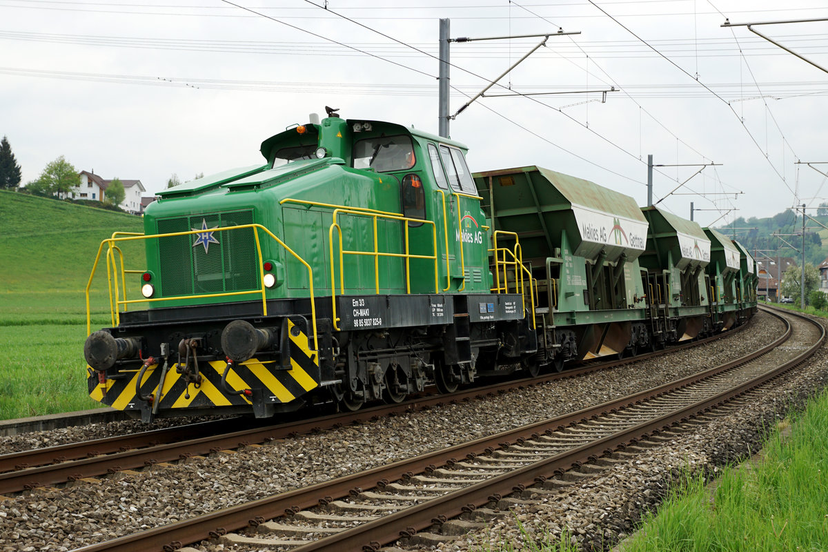 Makies AG: HENSCHEL Em 3/3 CH-MAKI 98 85 5837 825-9 auf Rangierfahrt bei Gettnau am 3. Mai 2018.
Foto: Walter Ruetsch