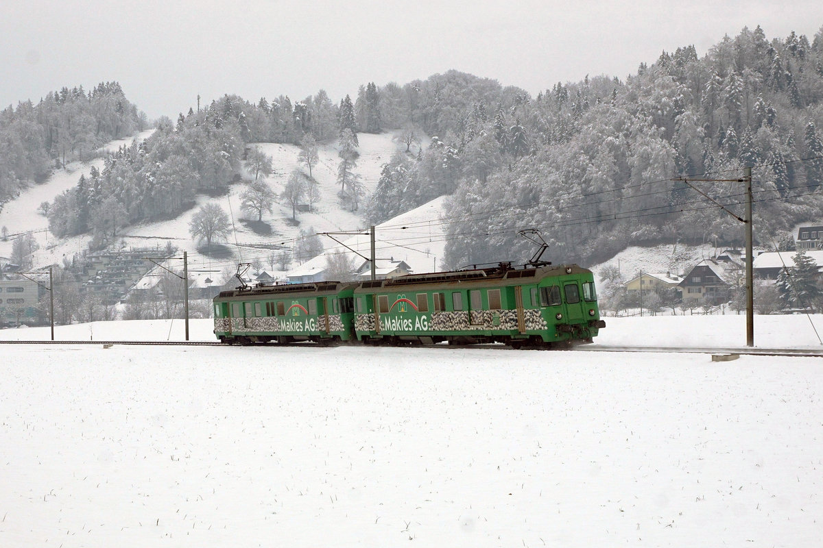 MAKIES Lokzug 38020L Samstagern - Gettnau mit BDe 576 056-6  ELISI  und 576 057-4  JEANETTE  bei Willisau am 7. Februar 2019.
Foto: Walter Ruetsch 