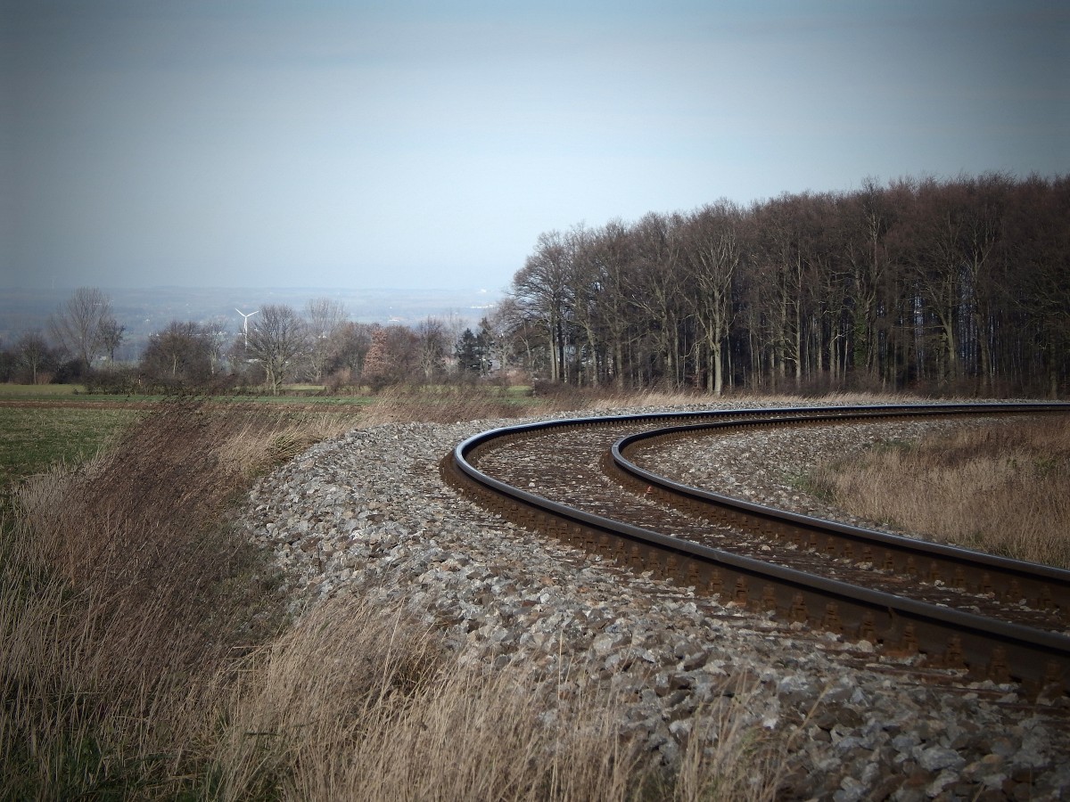 Mal eine kleine Spielerei an der Kamera an einem Gleisbogen der Bahnstrecke Lippstadt-Warstein bei Anröchte.

Anröchte 09.01.2016