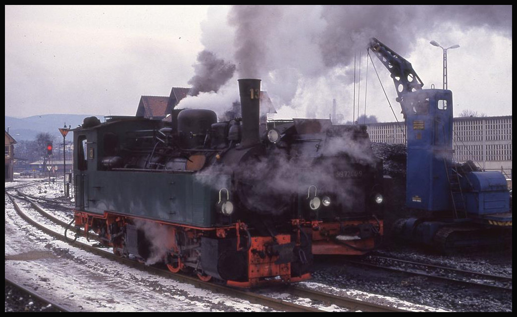 Mallet Lok 13 am 19.2.1994 im BW Wernigerode. Fast verdeckt sie die dahinter gerade an der Bekohlung stehende 997244.