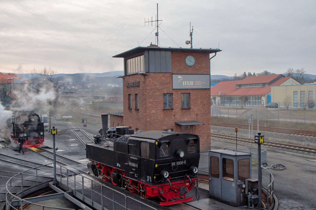 Malletlokomotive der HSB auf der Drehscheibe in Wernigerode, von der Besucherplattform gesehen. - 06.01.2015