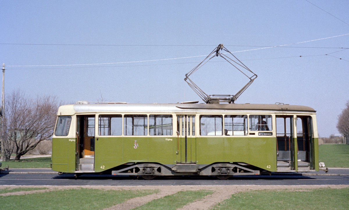 Malmö Malmö Stads Spårväger: Museumstriebwagen 42 (MSS / SKV 1952) Sibbarp am 7. Mai 1970. - Bis den 3. September 1967 gab es in Schweden Linksverkehr. - Scan eines Farbnegativs. Film: Kodak Kodacolor X.