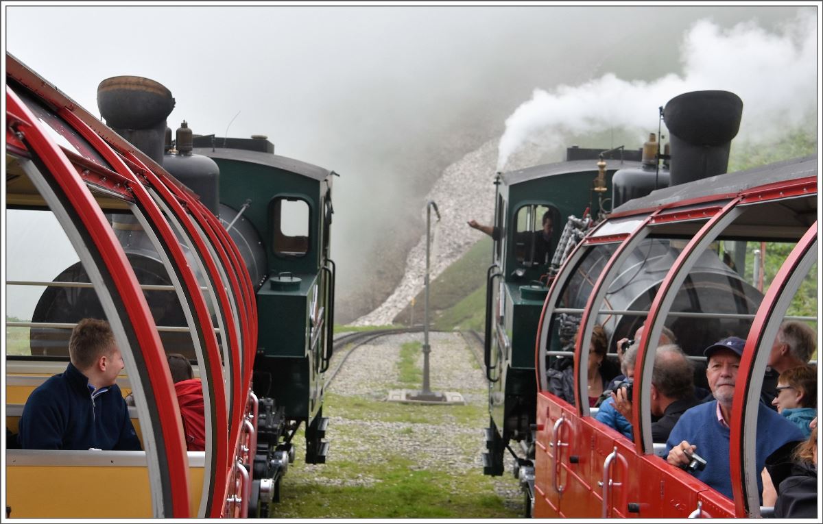 Man grüsst sich. Zugskreuzung in Oberstafel. (20.06.2016)