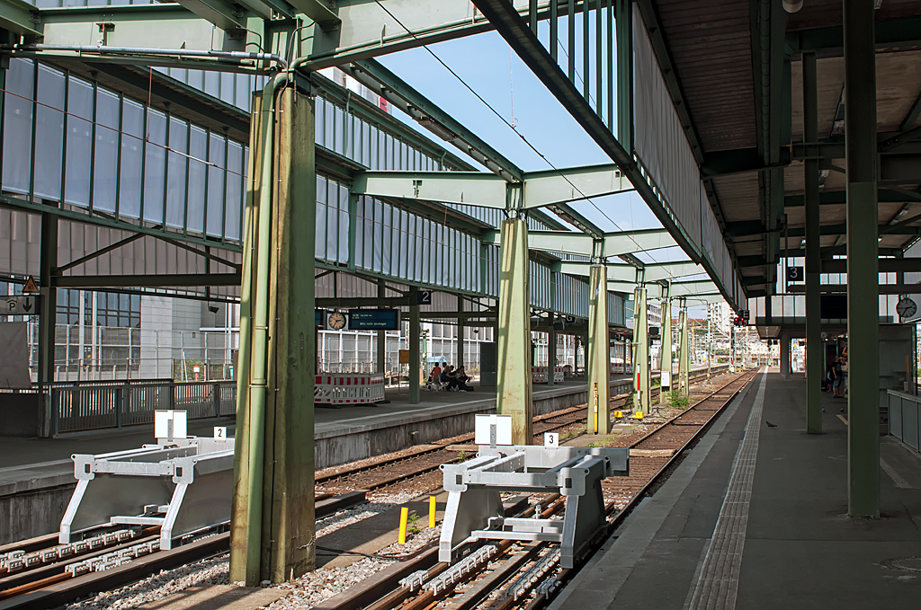 Man kann zu Stuttgart 21 stehen wie man mag, aber ntig hat er es schon, der Stuttgarter Hbf..... ;-), 07.09.2013