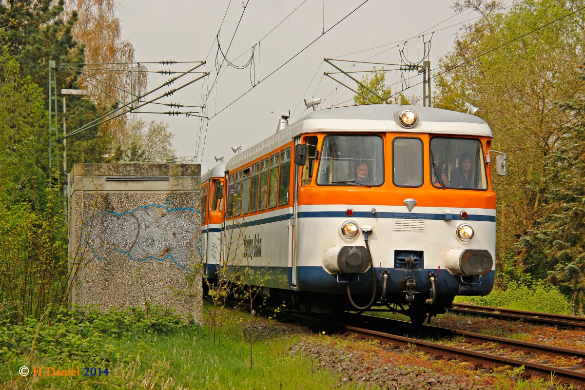 MAN Schienenbus Osningbahn VT 302 027/ VT 302 051 in Essen Horst, April 2014.