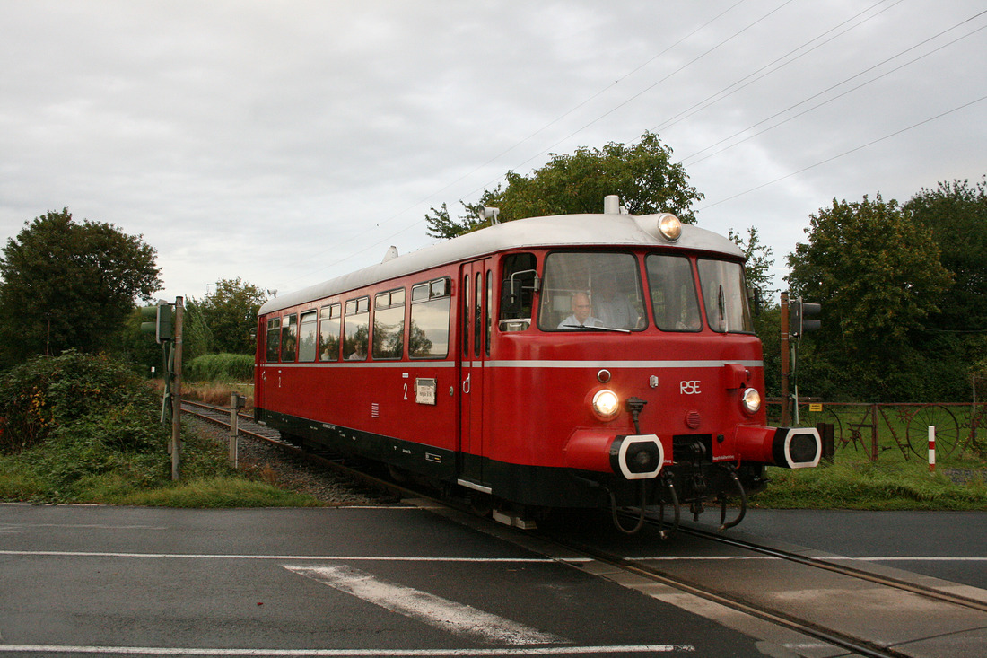 MAN-Schienenbus der RSE anlässlich Pützchens Markt unterwegs in Sankt Augustin-Hangelar.
Aufnahmedatum: 11. September 2011.