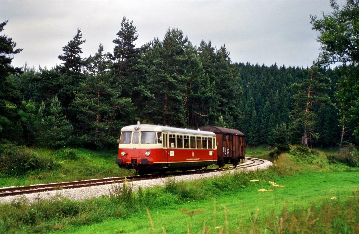 MAN-Schienenbuszug auf der Hohenzollerischen Landesbahn, Ort leider unbekannt. 29.10.1984