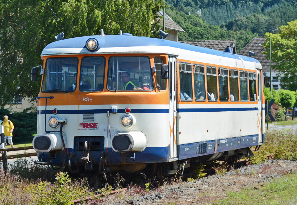 MAN VT-9 (BR 0302), der Oleftalbahn (Strecke Kall - Hellenthal) bei Gemünd. Die Strecke wurde 2012 unter Denkmalschutz gestellt. Streckennetz wird von RSE verwaltet. 07.08.2016