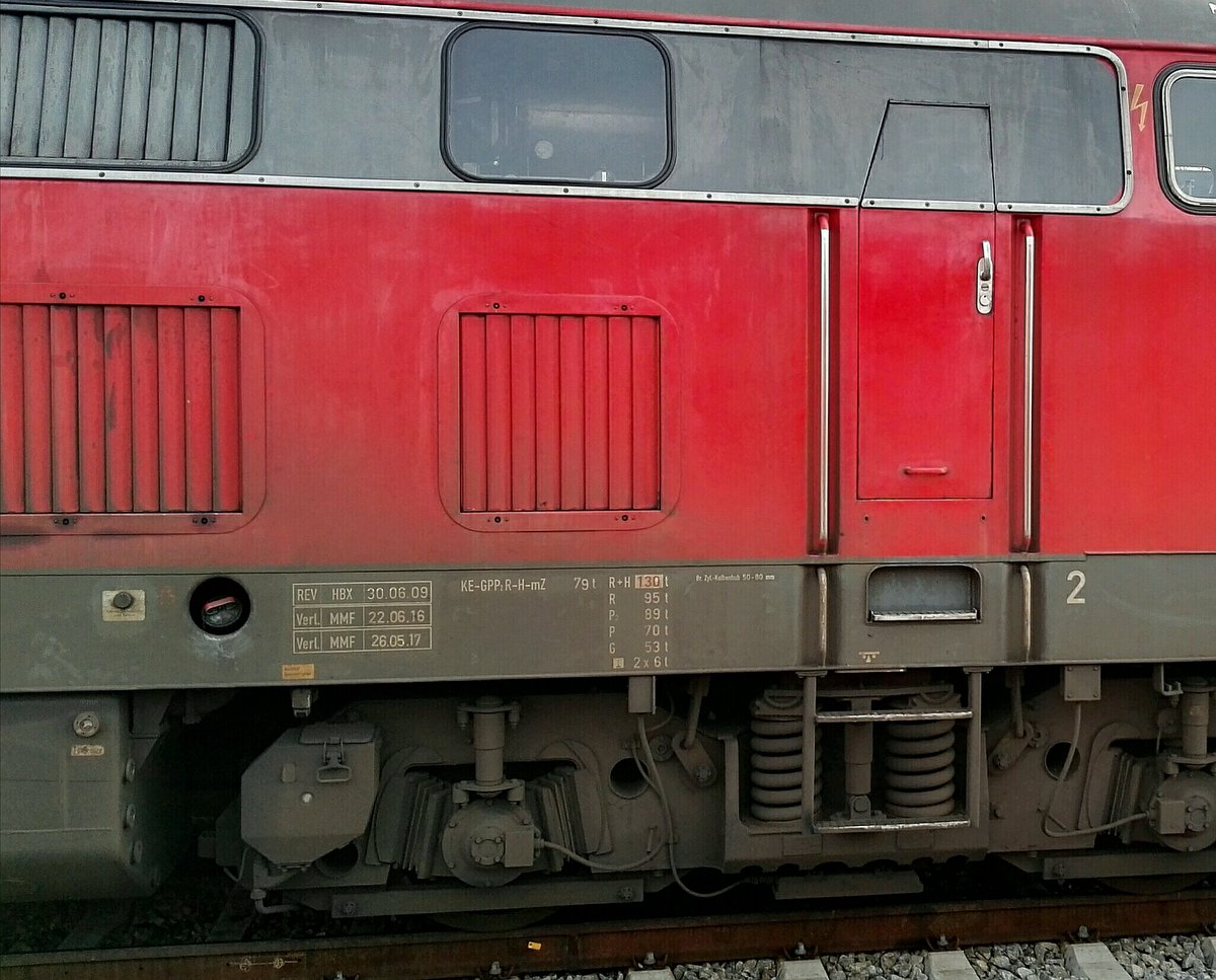 Manche Bahnfans interessieren ja nur für die kleingeschriebenen Fakten an einer Lok. Sowie an der 218 403-4 in Mühldorf 15.03.2017