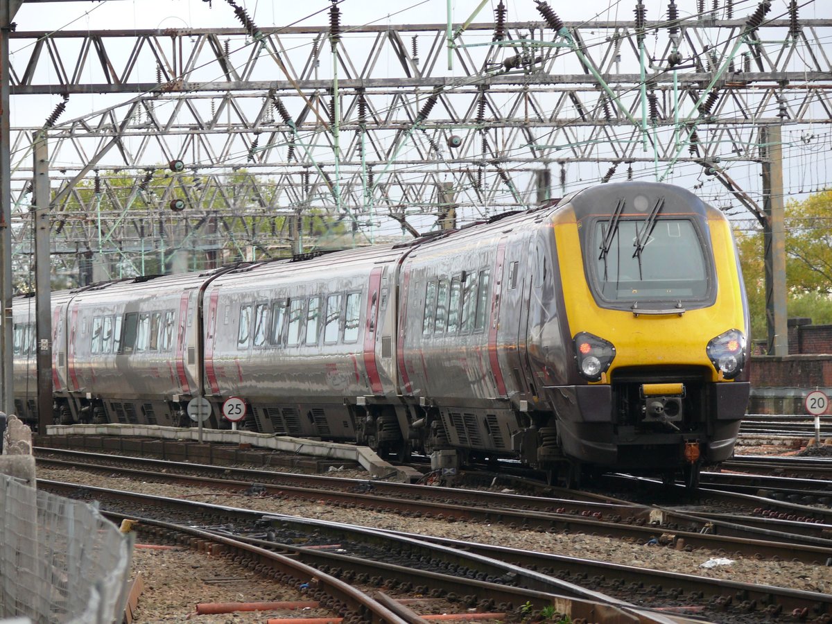 Manchester Piccadilly 17.10.2015   Cross Country Class 221 136 