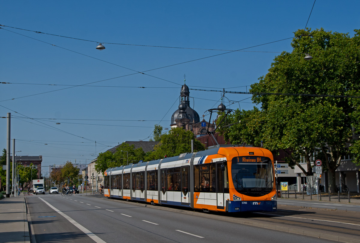 Mannheim 

RNV Rhein-Necker Variobahn 5706 als Linie 1, Schloss, 11.09.2020