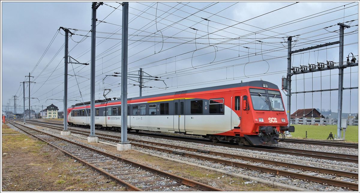Marchshuttle mit RBDe 566 176 in Siebnen-Wangen. (13.02.2017)