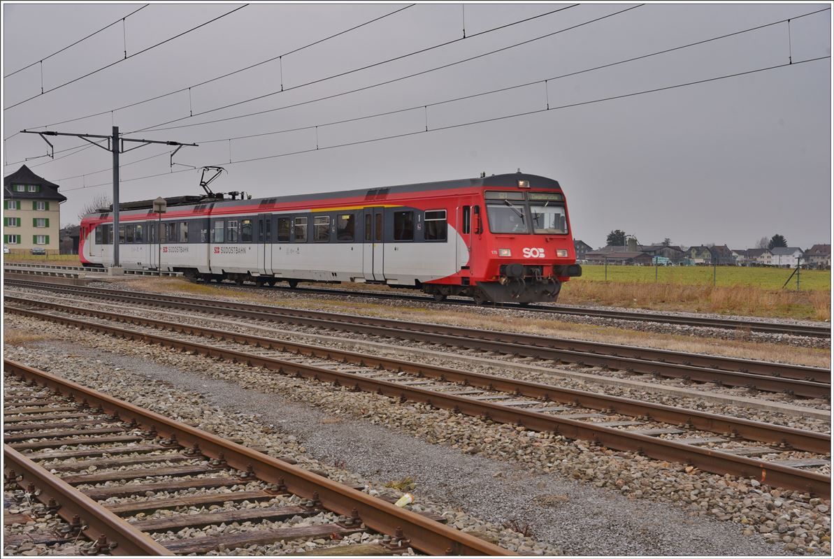 Marchshuttle S27 mit 566 175 in Siebnen-Wangen. (13.02.2017)