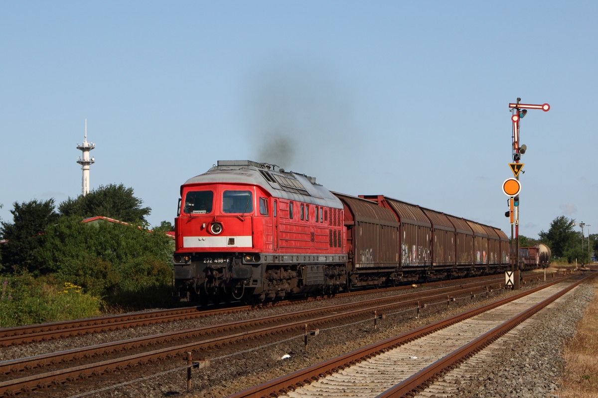 Marschbahnumleiter 2015: Mit dem EZ 47403 nach Maschen verlässt 232 498-6 den Bahnhof Niebüll. Fotografiert am 14.07.2015. 