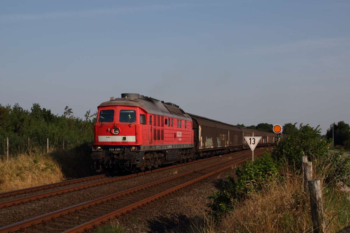 Marschbahnumleiter: 232 230-3 mit einem nordwärts fahrenden Güterzug kurz vor Niebüll. Fotografiert am 19.07.2014. Grüße an alle getroffenen Fotografen, es war ein schönes Spektakel :-)