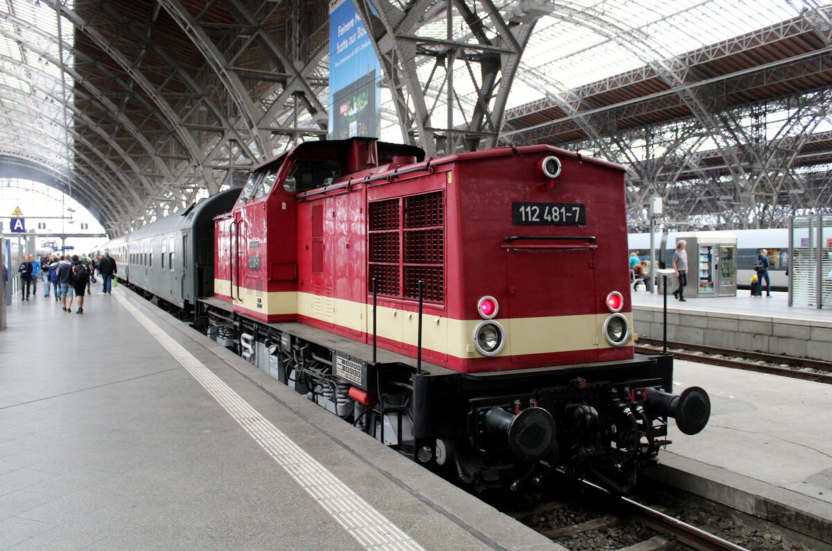 MaS 112 481-7 mit dem DRC 20135 als Leipziger Stadtrundfahrt, am 19.09.2026 beim Tag der Schiene in Leipzig Hbf.