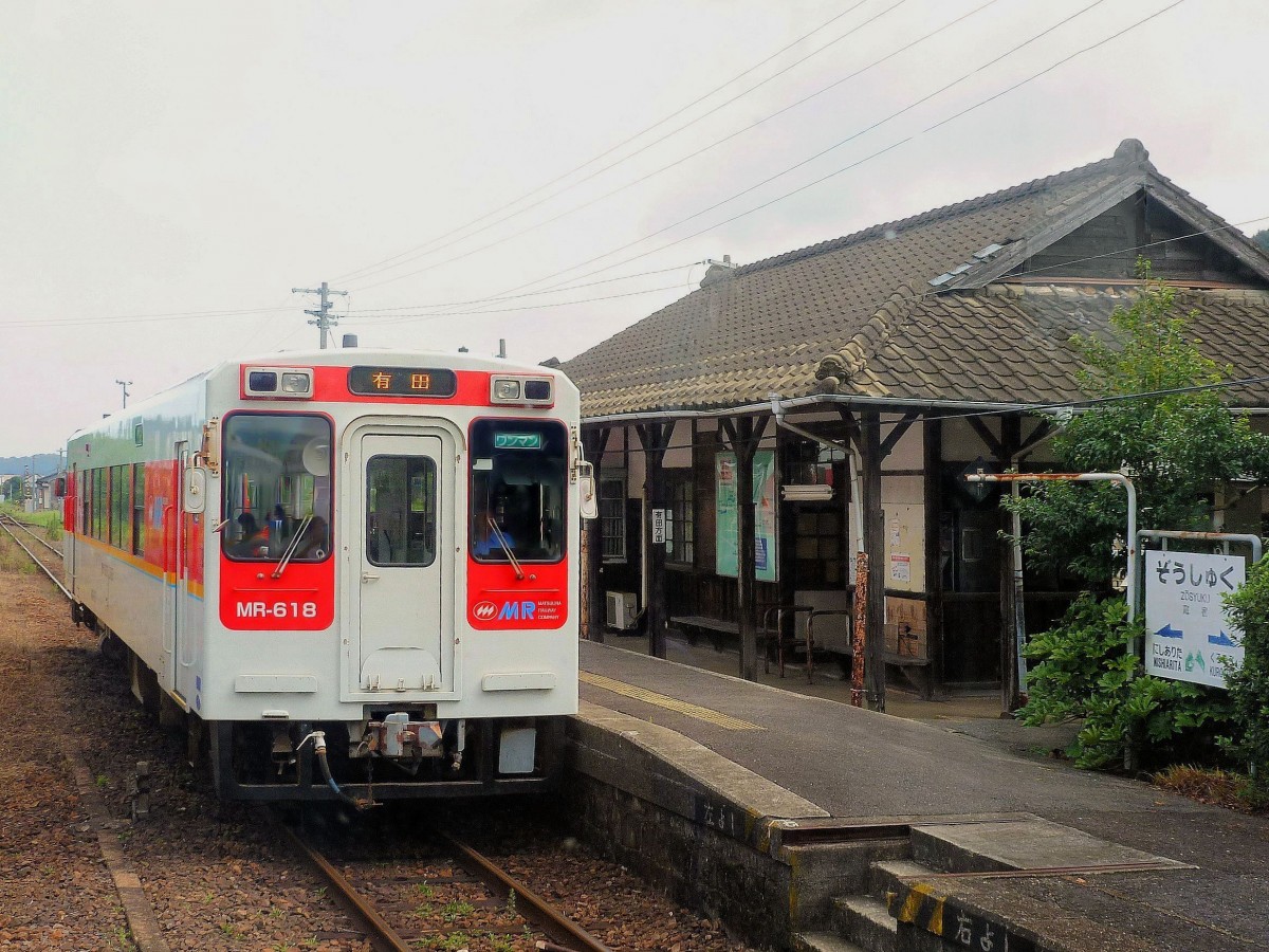Matsuura-Bahn: Wagen 618 auf der Imari-Arita-Linie. Zôshuku, 7.August 2013. 