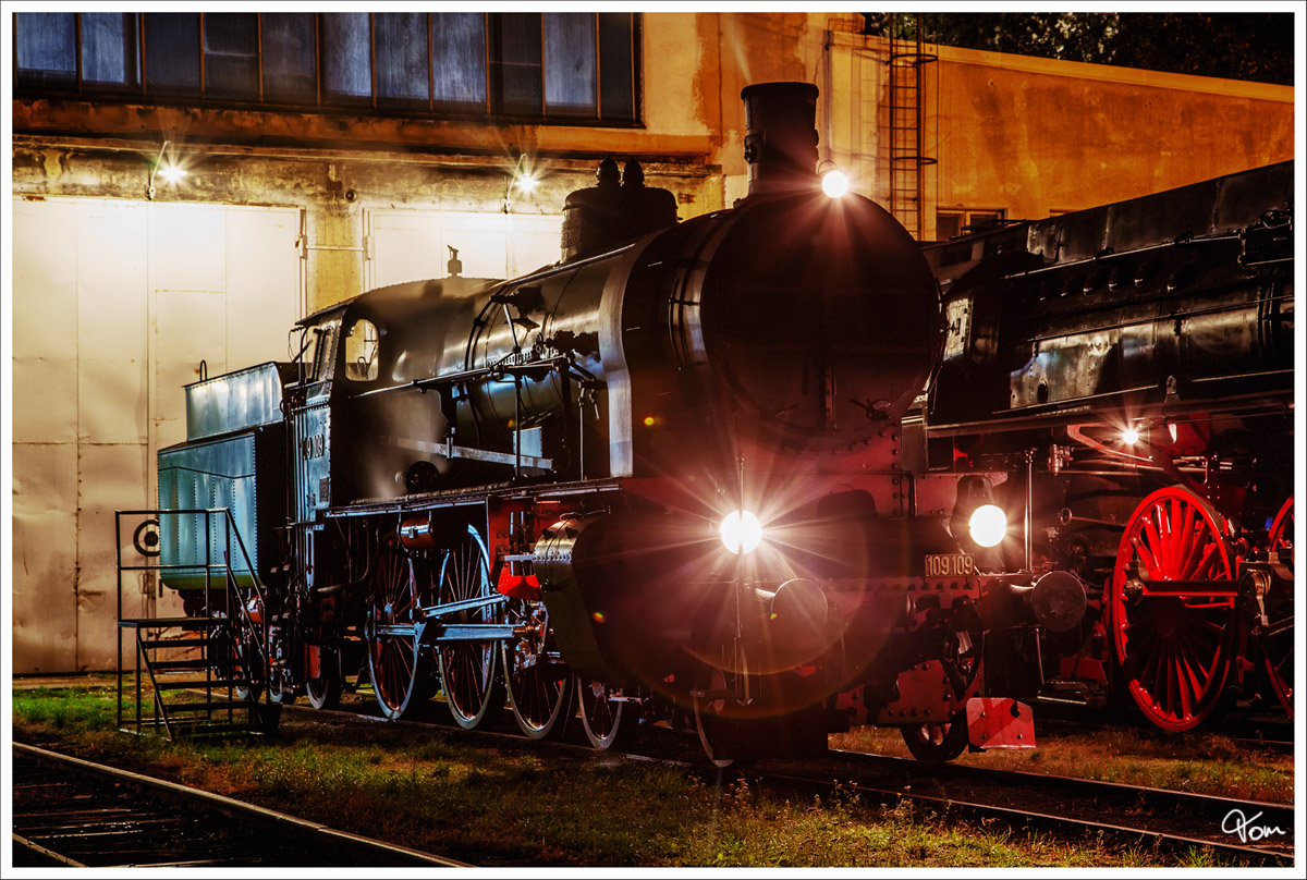 MAV 109 109 (ex Sdbahn) prsentiert sich im Eisenbahnmuseum  Das Heizhaus  Strasshof. 5.10.2013