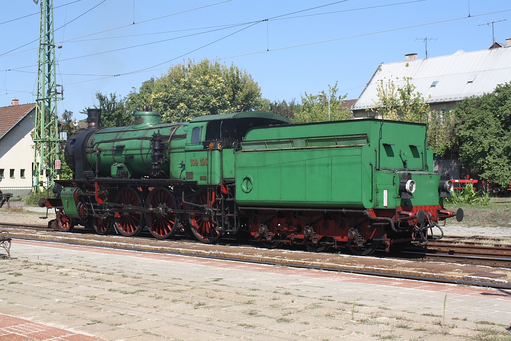 MAV 109.109 am 07.September 2013 im Bf. Szob.

