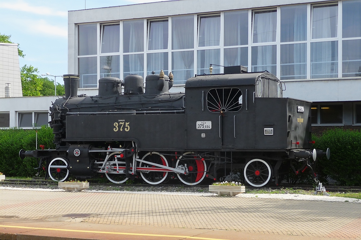 MAV 375.694 aufgestellt im Bahnhof Nyiregyhaza, 29. ‎Mai ‎2016