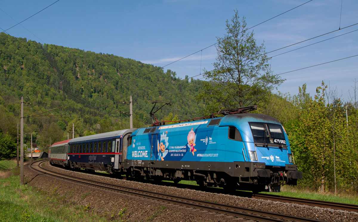 MAV 470 002 mit EC 151  Emona  von Wien Hbf nach Graz Hbf, Raach, 24.04.2020