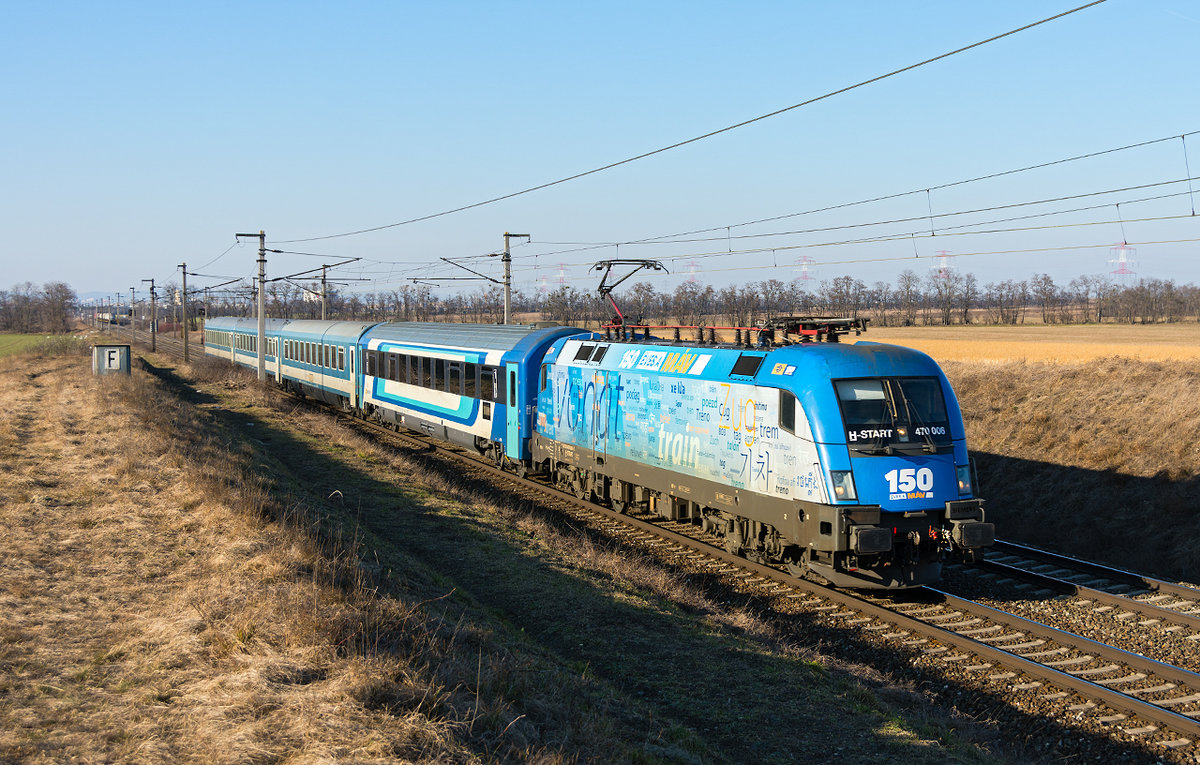 MAV 470 006 ‘150 years Hungarian railways’, unterwegs mit dem Schnellzug 145  Lehar  von Wien nach Budapest, am 15.02.2019 kurz vor Gramatneusiedl.