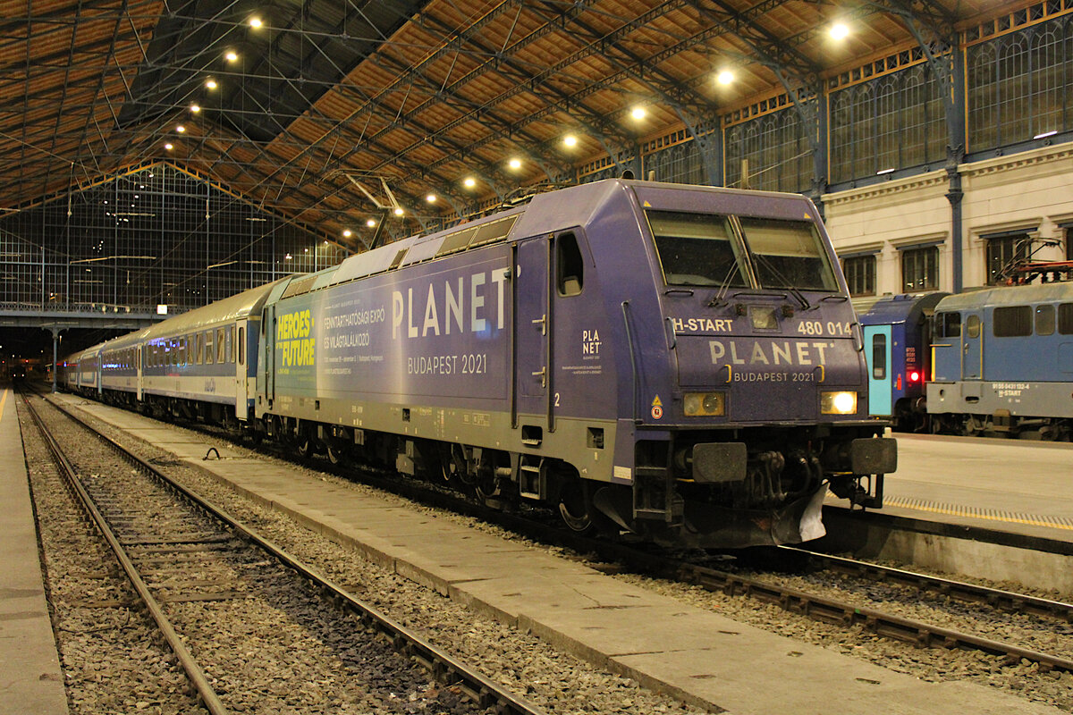 MAV 480 014  Planet Budapest 2021  ist mit einem IC in Budapest-Nyugati angekommen. (09.05.2023)