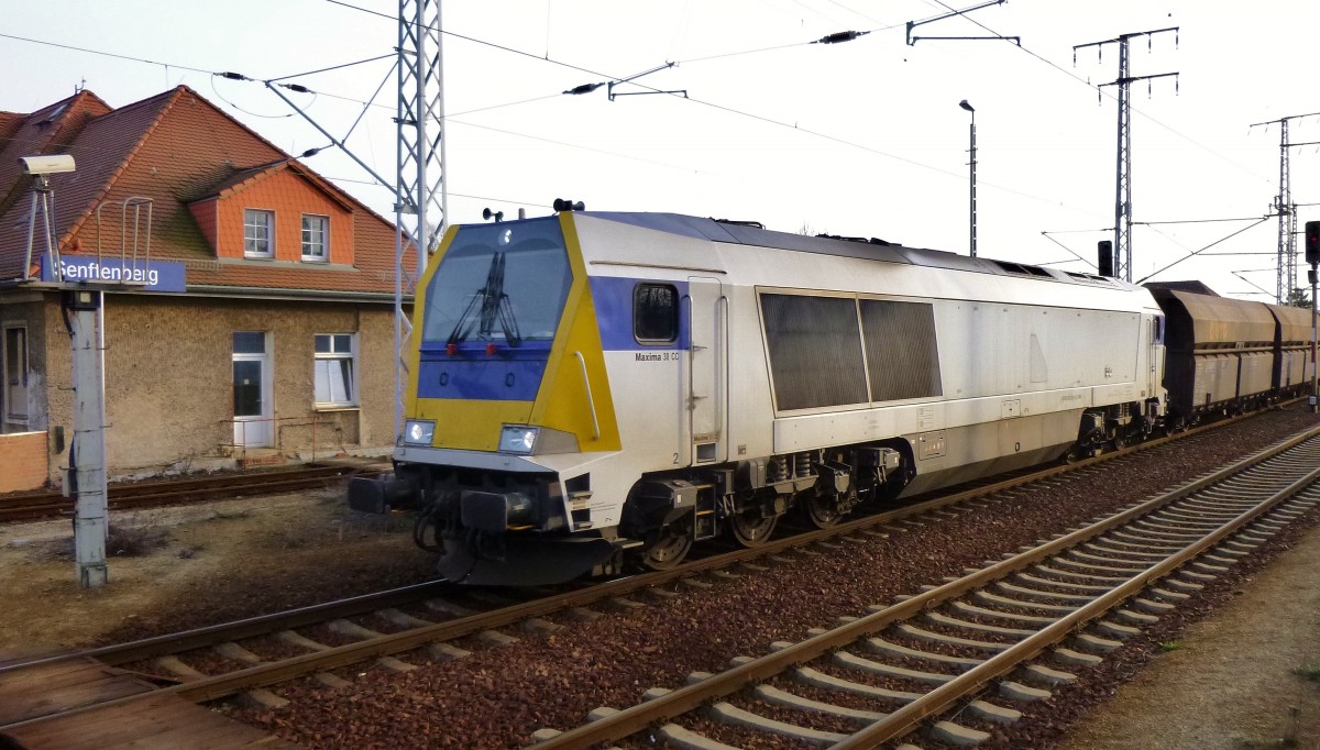 Maxima 30 CC mit der Loknummer 263 001-1 fährt am 25.03.2015 duch Senftenberg.