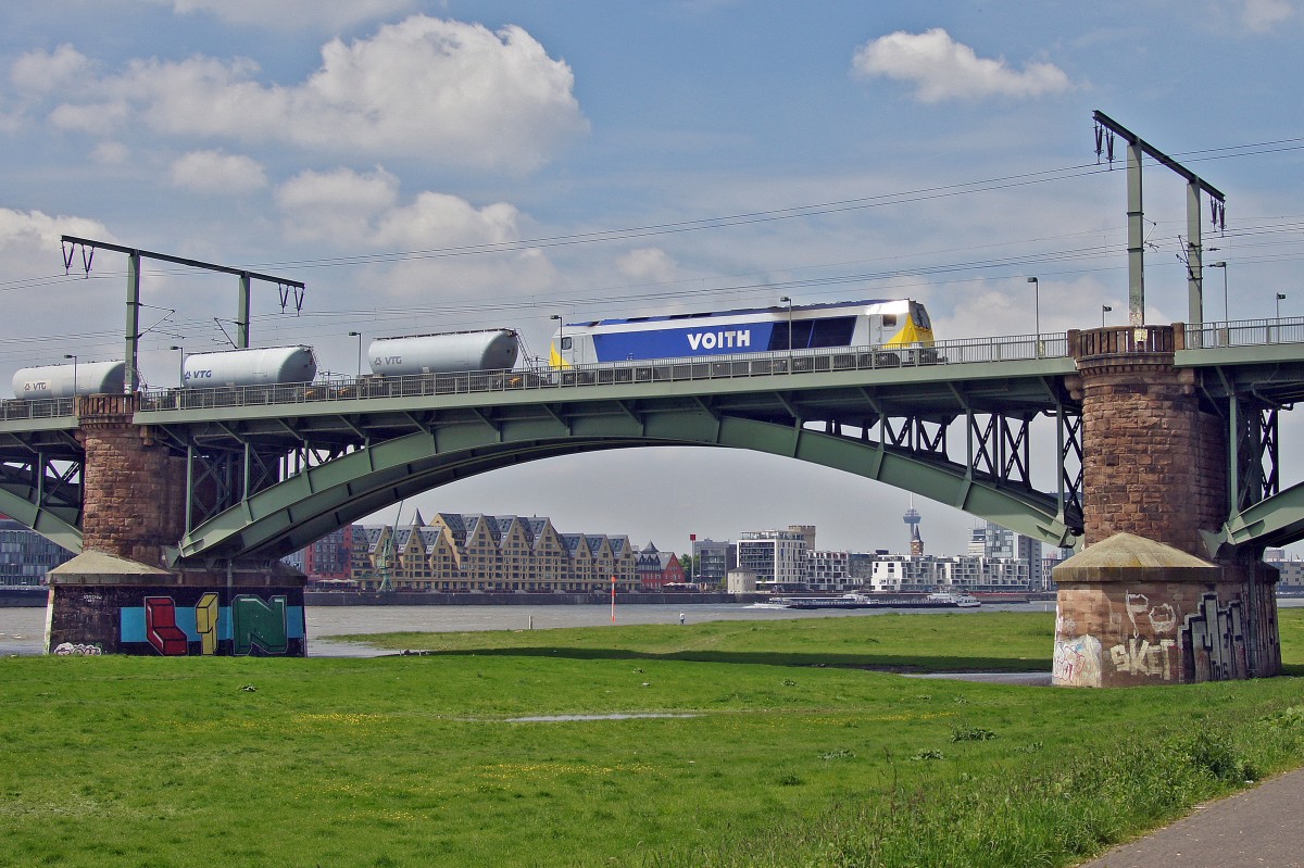 MAXIMA 40CC am 27.05.2013 auf der Südbrücke in Köln.