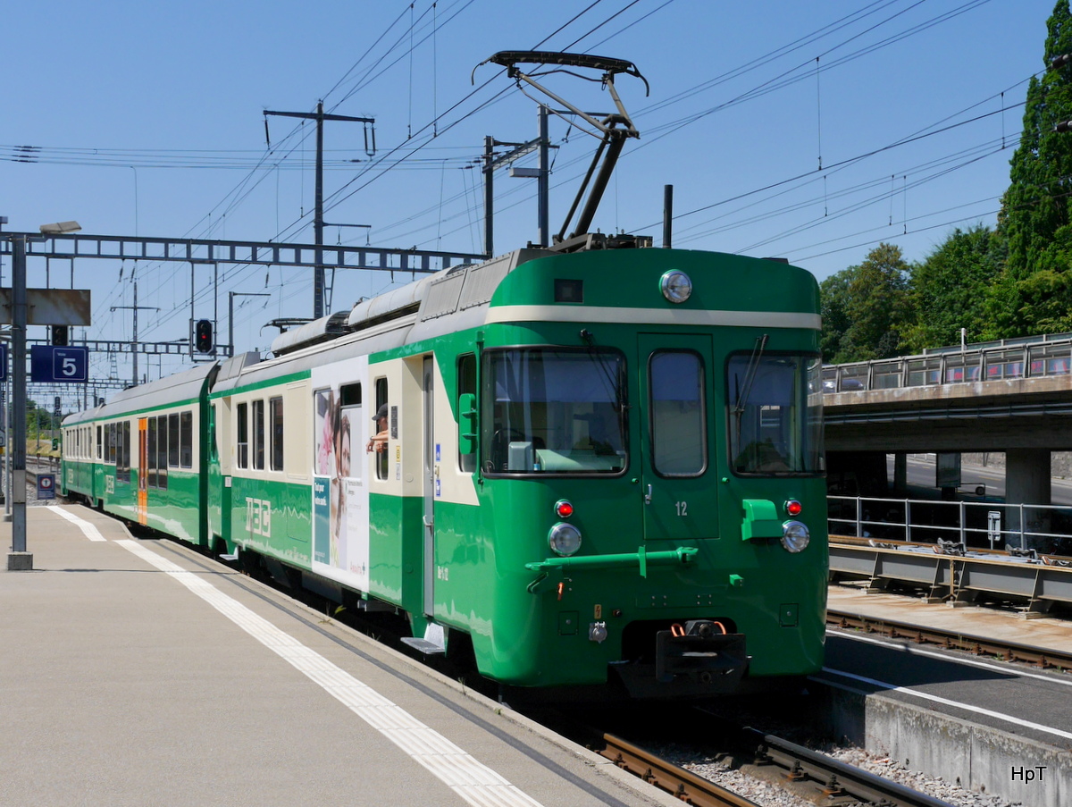 MBC / BAM - Nachschuss des Regio nach Biere ei der ausfahrt aus dem Bahnhof Morges am 10.07.2016