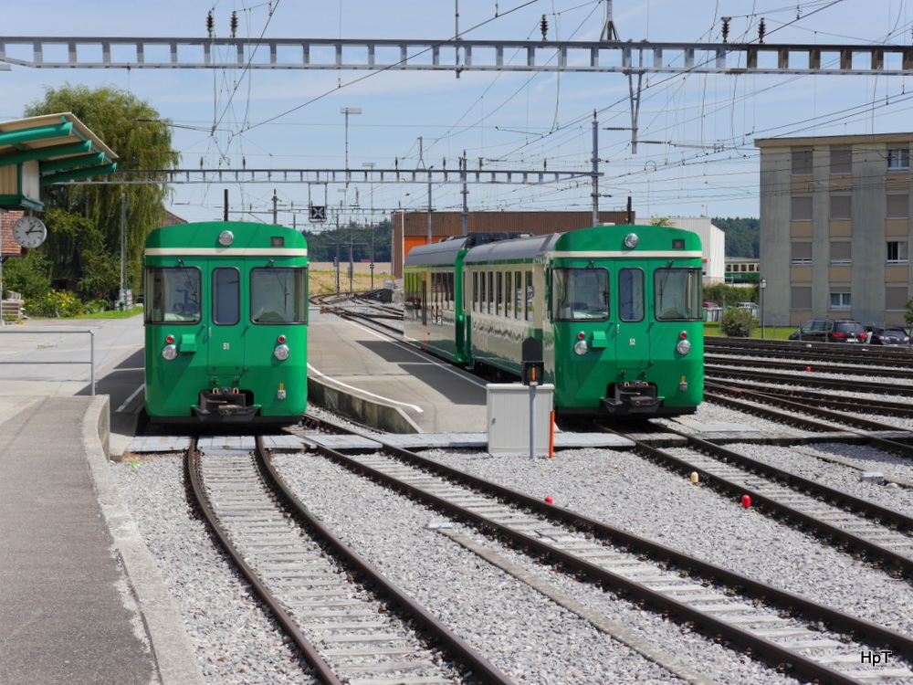 MBC / BAM - Steuerwagen Bt 51 und Steuerwagen Bt 52 abgestellt im Bahnhofsareal von Biere am 17.08.2014