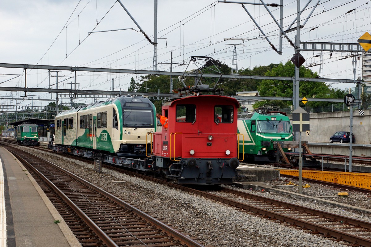 MBC/BAM: Am 18. August 2015 ist der erste neue Triebzug von Stadler Rail (Be 4/4 31 und Be 4/4 32) in Morges eingetroffen. Ab Cossonay verkehrte der Sonderzug mit MBC Re 420 (ehemals SBB/BLS). Mit dem Te III, ehemals SBB wurde das Rangiermanöver durchgeführt.
Foto: Walter Ruetsch 