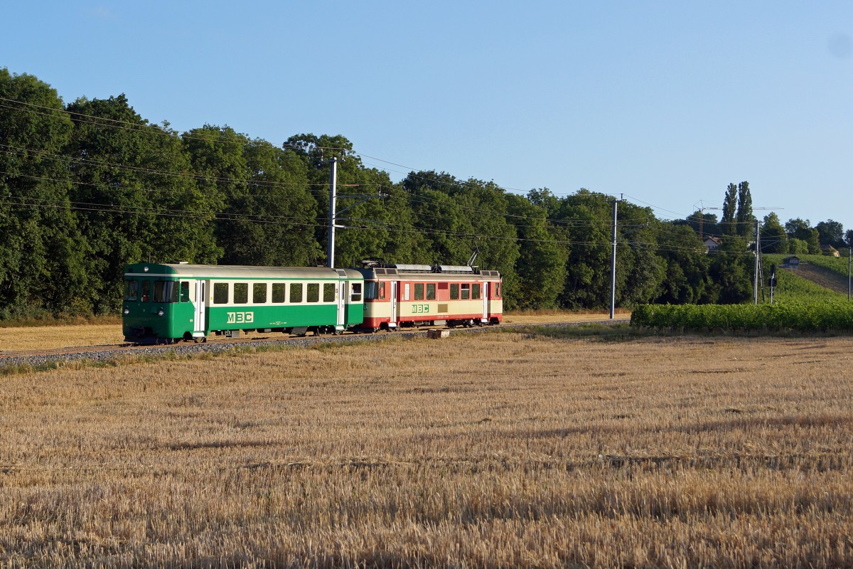 MBC/BAM: Am 20. Juli 2015 wurde der Zug 105 zur Enttäuschung des Fotografen mit einem zweiteiligen Pendelzug geführt anstatt mit einer Ge 4/4 + 3 B4. Entstanden ist die Aufnahme zwischen Vufflens-le-Château und Chigny.
Foto: Walter Ruetsch