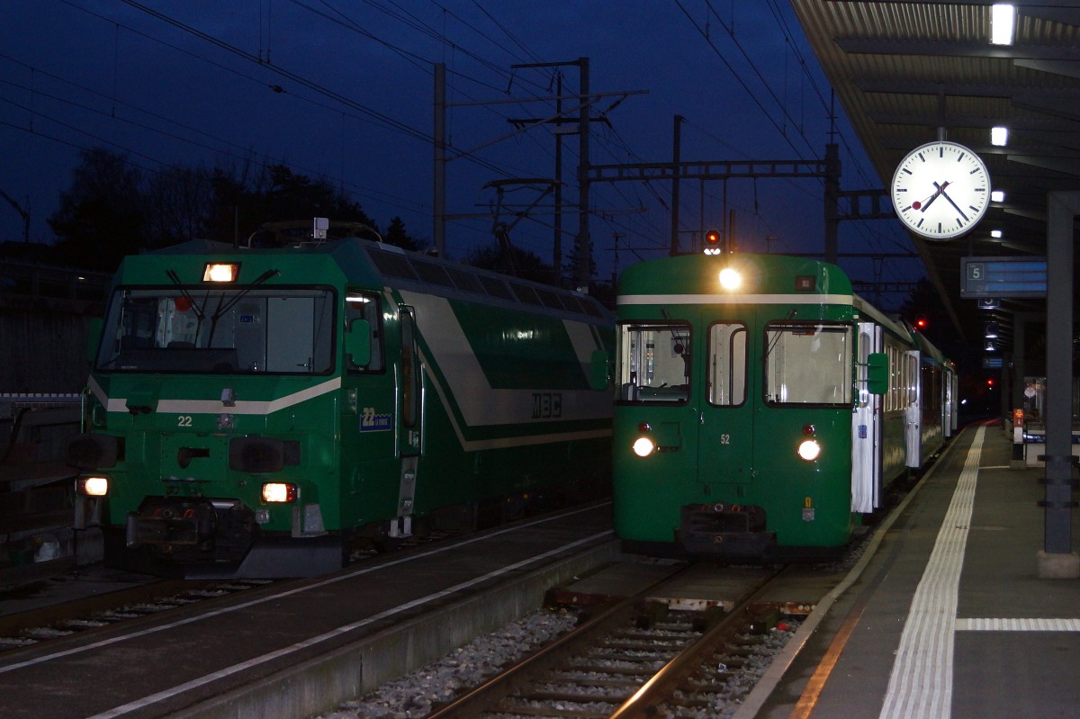MBC/BAM: Letzte MBC-Zuckerrbentransporte der Saison 2013. Morgenstimmung in Morges am 23. November 2013 mit der Ge 4/4 22 und dem Bt 52.
Foto: Walter Ruetsch
