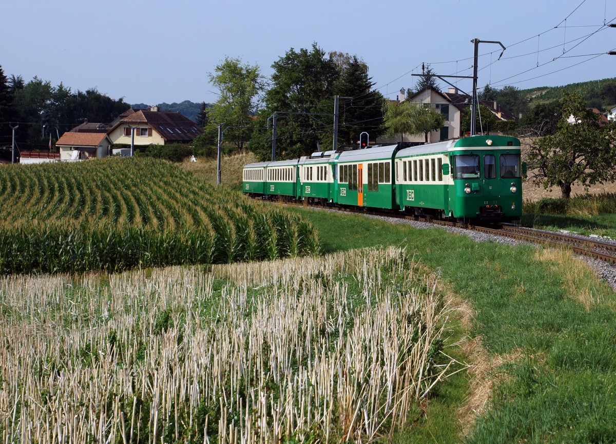 MBC/BAM: Regionalzug auf der Fahrt von Morges nach Bière bei Yens am 13. August 2015.
Foto: Walter Ruetsch