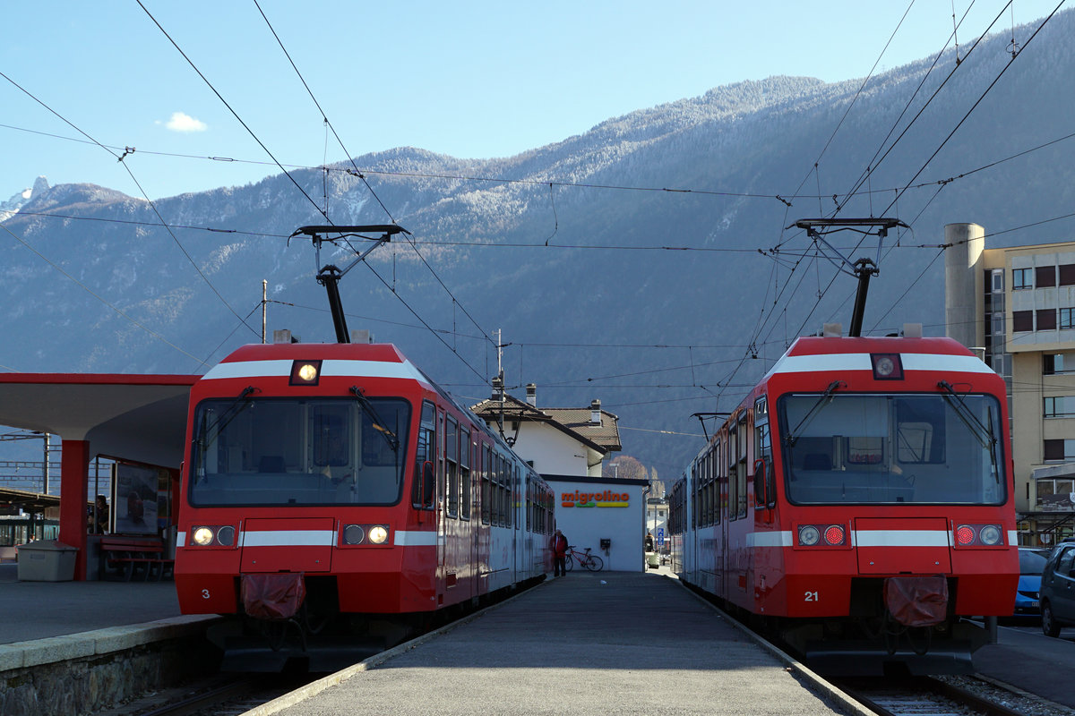 MC/SNCF: BDeh 4/8 3 + und BDeh 4/8 21 vereint in Martigny am 9. Februar 2018.
Foto: Walter Ruetsch