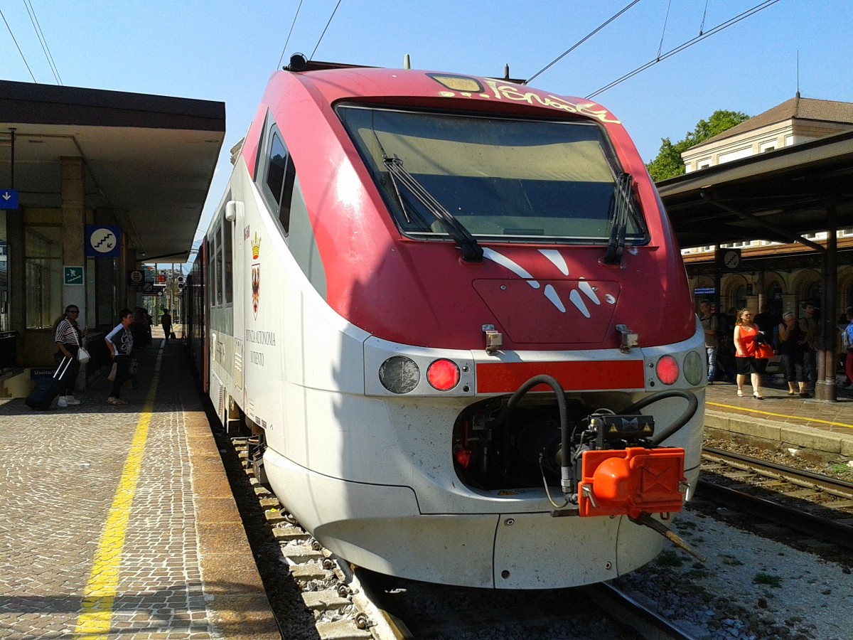 MD-Tn08 als R 20915 (Bolzano/Bozen - Ala) am 1.9.2015 im Bhnhof Bolzano/Bozen.