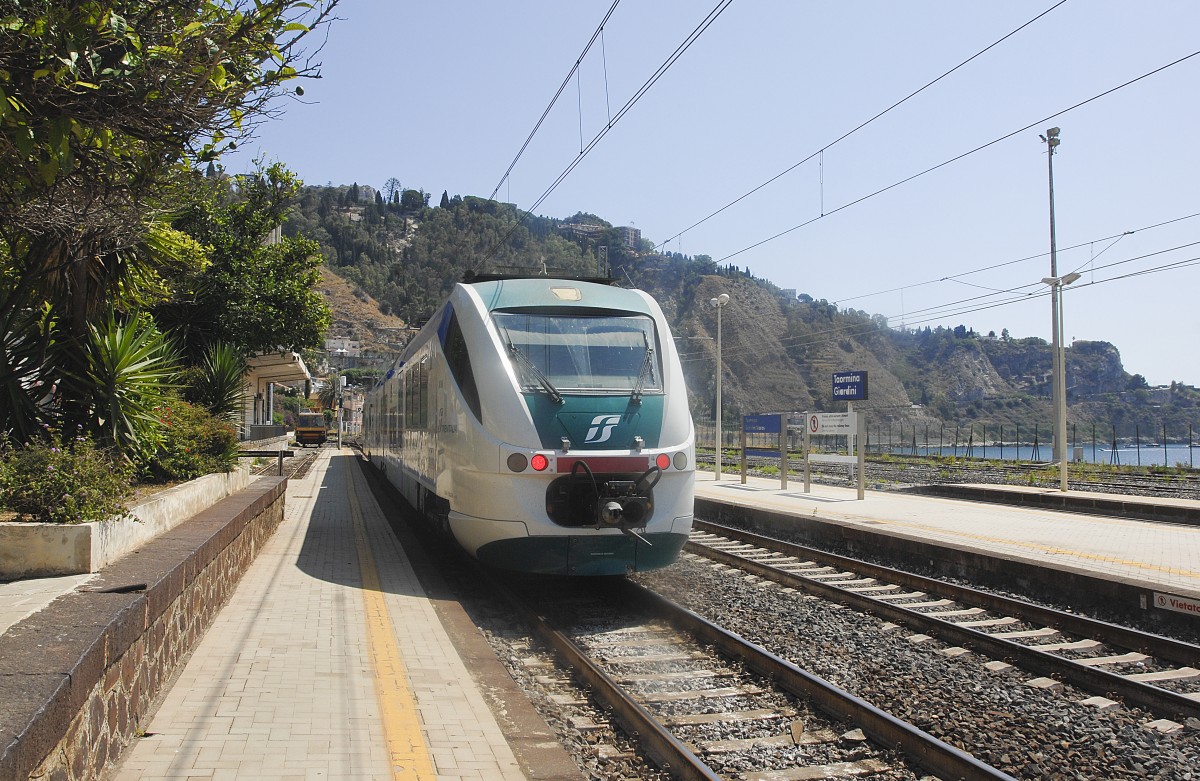 ME 068 Trenitalia in Taormina-Giardini. Aufnahmedatum: 2. Juli 2013.