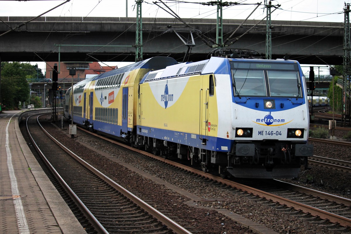 ME 146-04 am 13.08.2014 mit ME (Hamburg Hbf - Uelzen) bei der Ausfahrt in Harburg gen Süden.