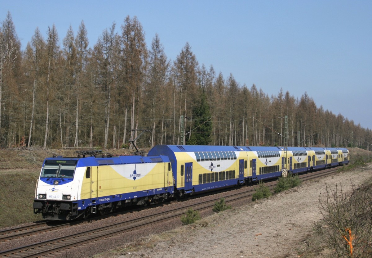 ME 146-17 mit ME 82829 (Uelzen–Gttingen) am 02.04.2011 zwischen Unterl und Eschede