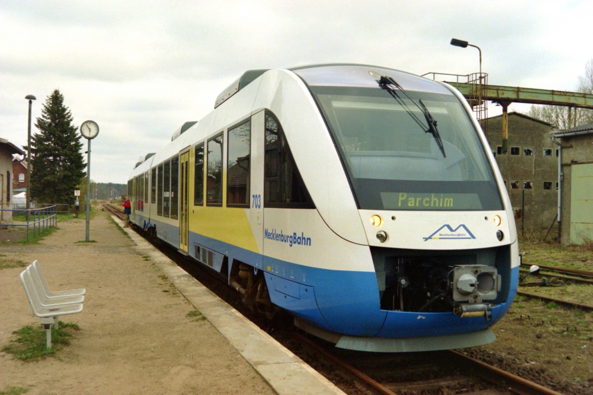MEBA (ab 2005: OLA) VT 703 als MEB 81426 (Parchim–Rehna) am 18.04.2003 in Rehna