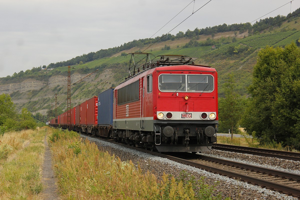 MEG 155 mit einem Containerzug am 17.07.2015 in Thüngersheim.