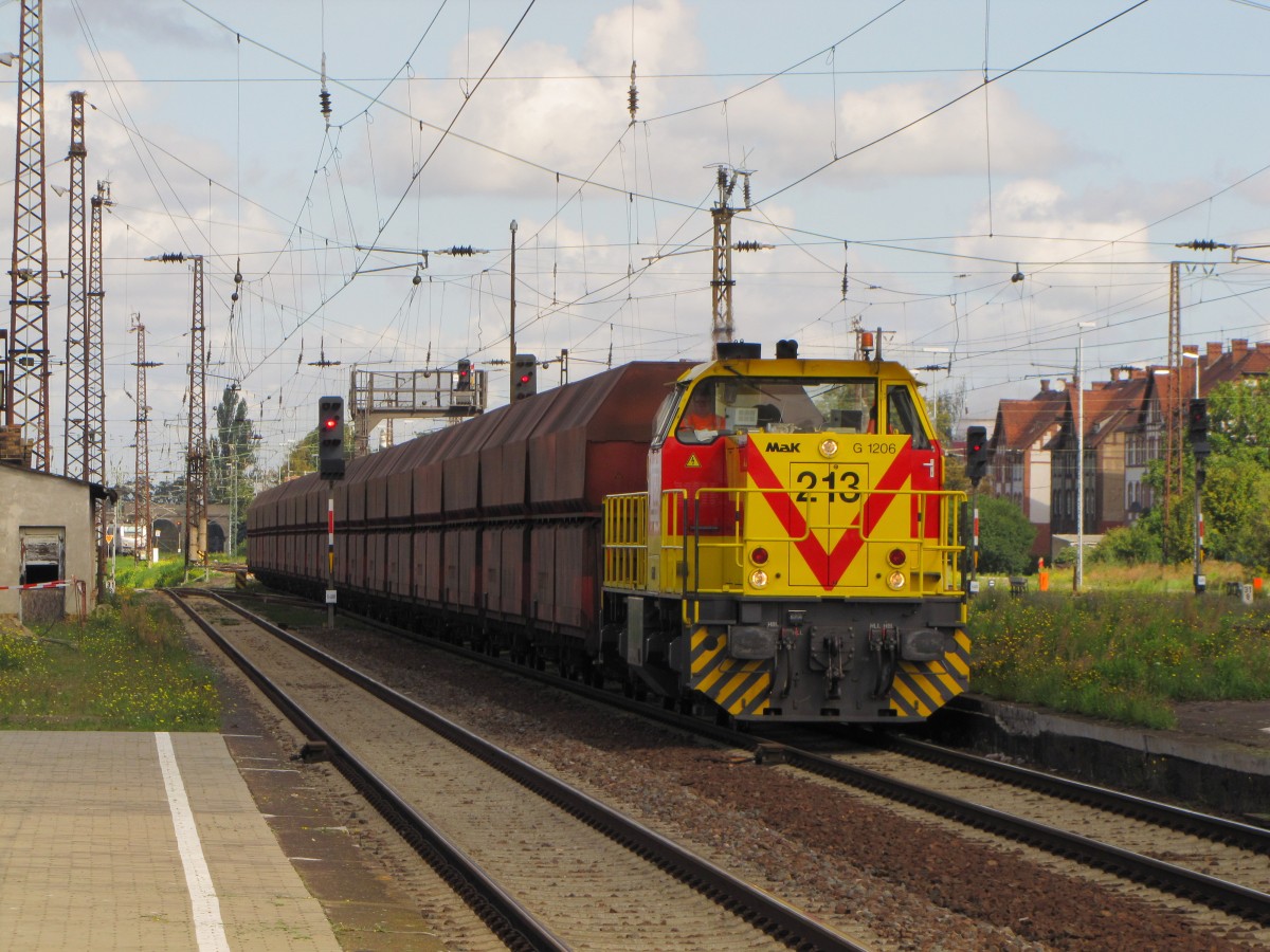 MEG 213 mit dem Kohlependel von Buna Werkbf nach Wählitz, am 08.09.2015 in Großkorbetha.