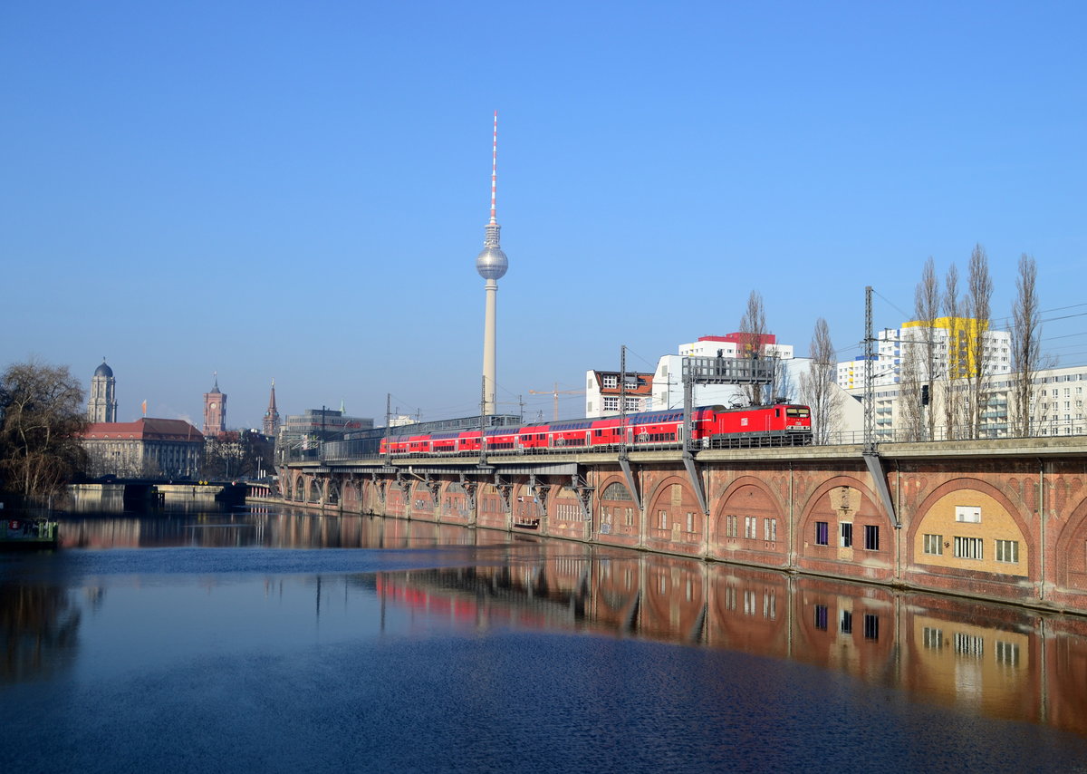MEG 603 mit RB 18617 Nauen - Berlin Schönefeld Flughafen an der Jannowitzbrücke. 13.02.2017