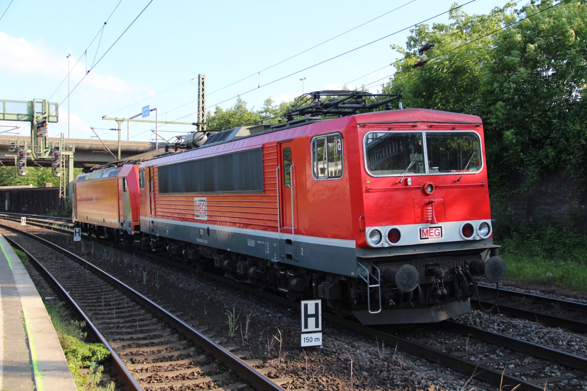 MEG 701 (Ex DB 155 124-1) mit 185 333-9 im Schlepp zum Umsetzen in Hamburg-Harburg. 06.06.2015