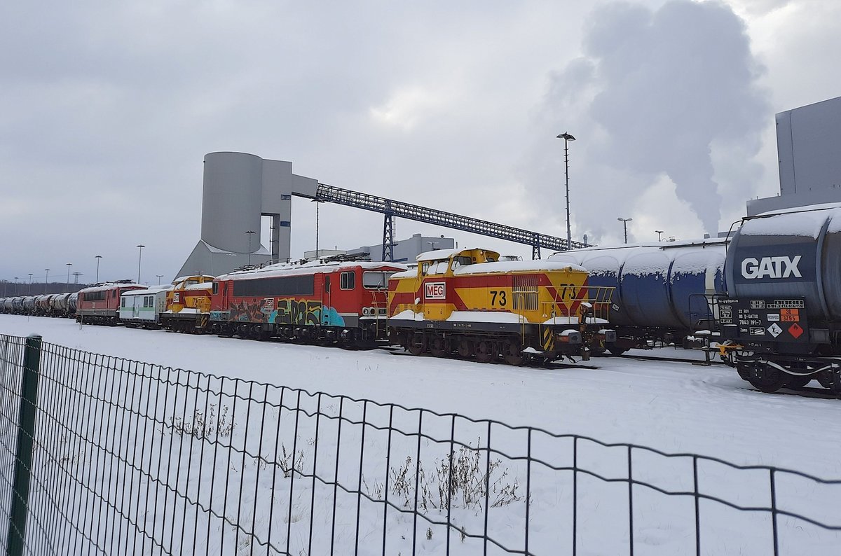 MEG 73 + 709 + 72, sowie der Gerätewagen MEG 12-06-2 und MEG 707, am 12.02.2021 abgestellt in den Böhlen Werken bei Leipzig.